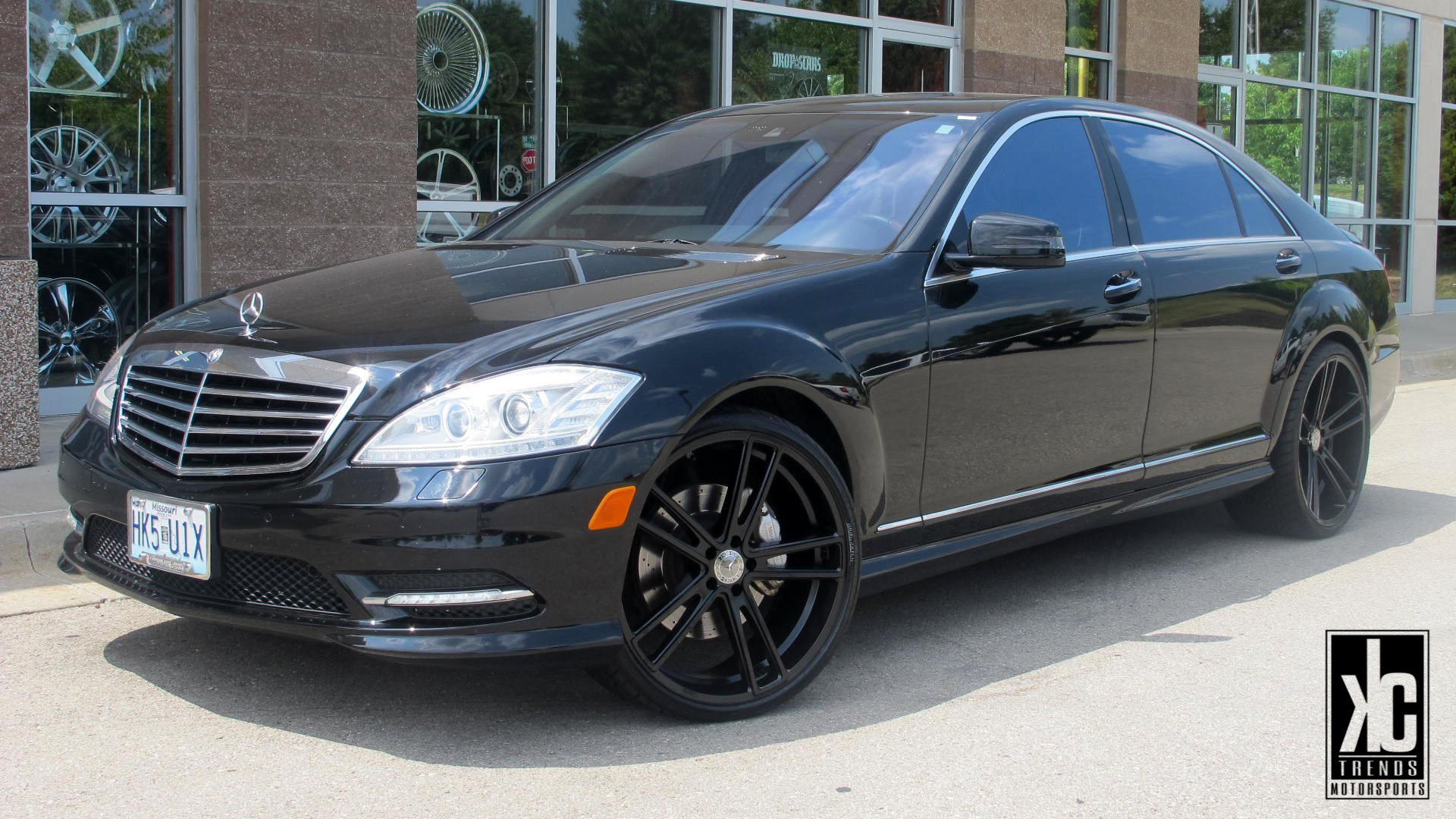Koko Kuture Massa-5 Black r22 on Mercedes Benz S Class W221